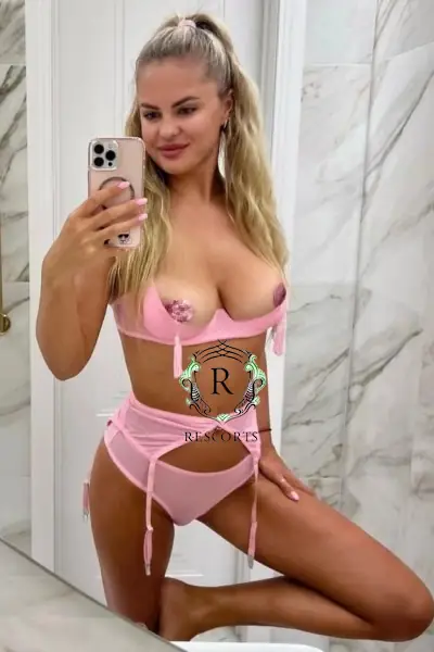 Catalina Russian Independent call girl in Delhi